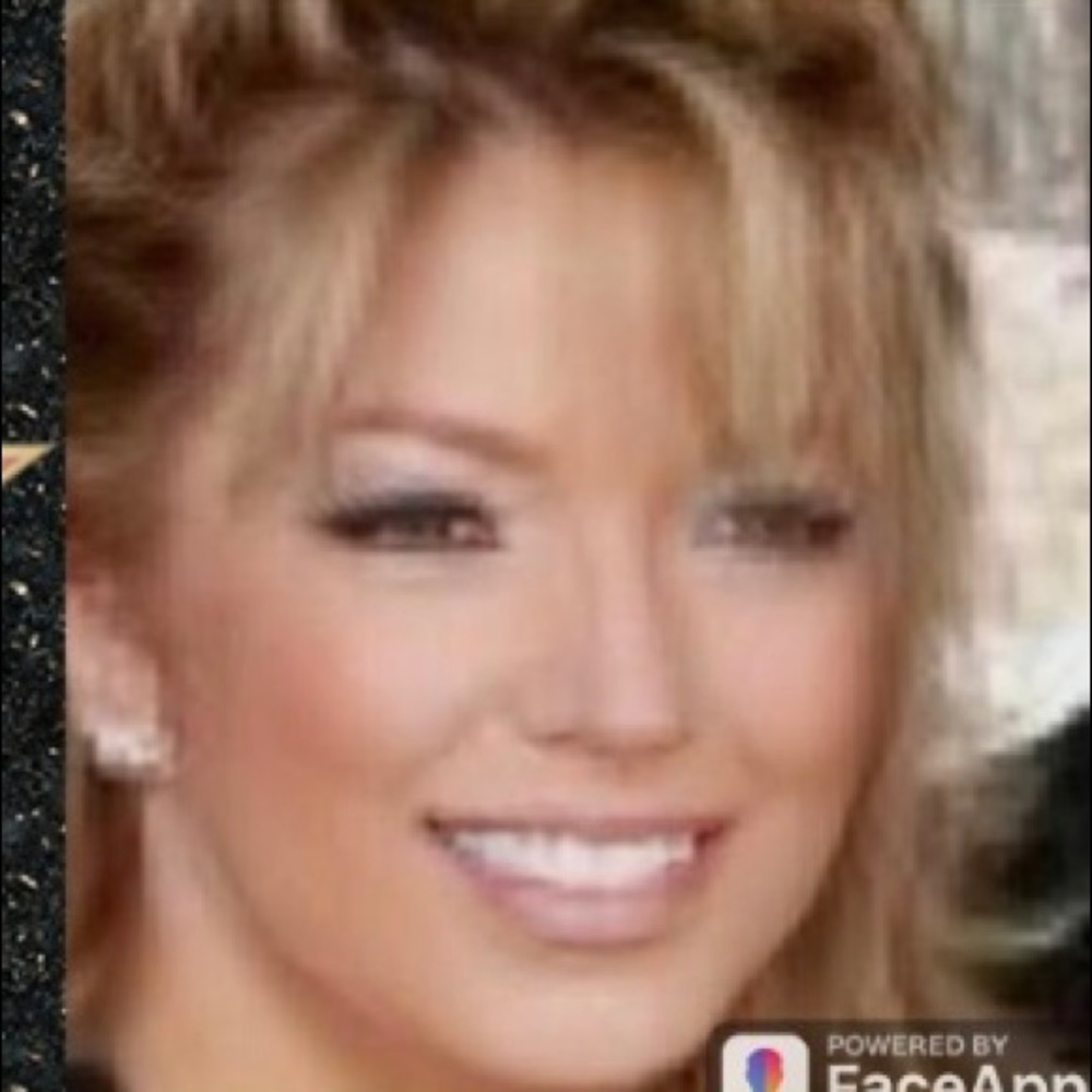 Meet your Posher, Deena